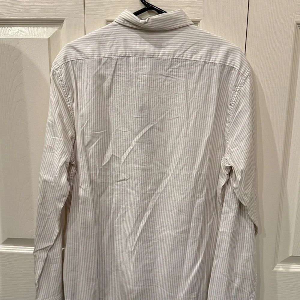 Banana Republic Men's tan Striped Button Down Shirt. Slimfit untucked. Size lg